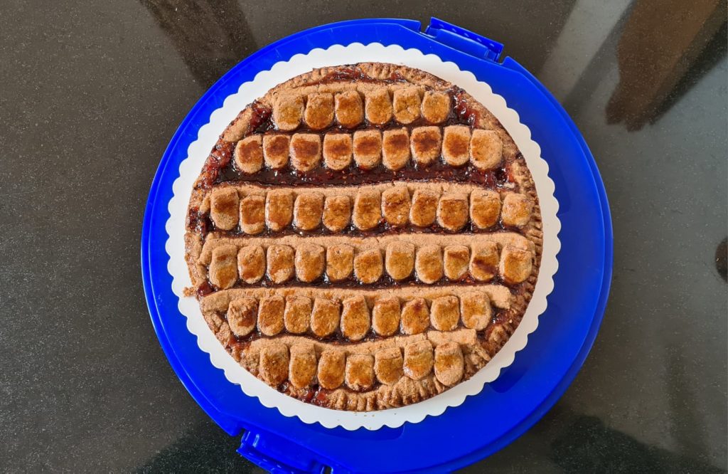 Ein Kuchen mit Holzschindelmuster